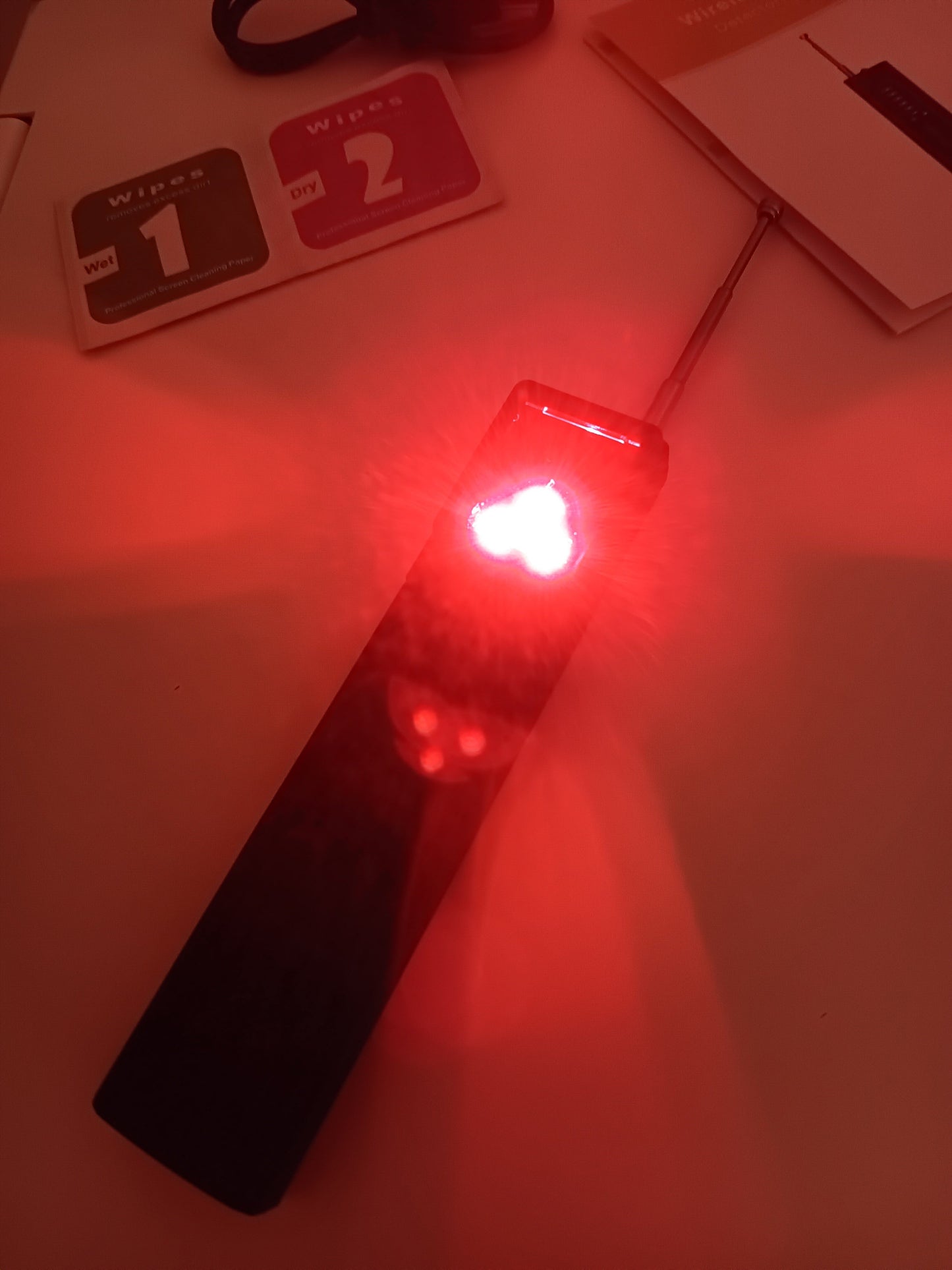 Spystopper Pro - Instant Hidden camera, microphone, gps surveillance tracker detector - Anti Spier 