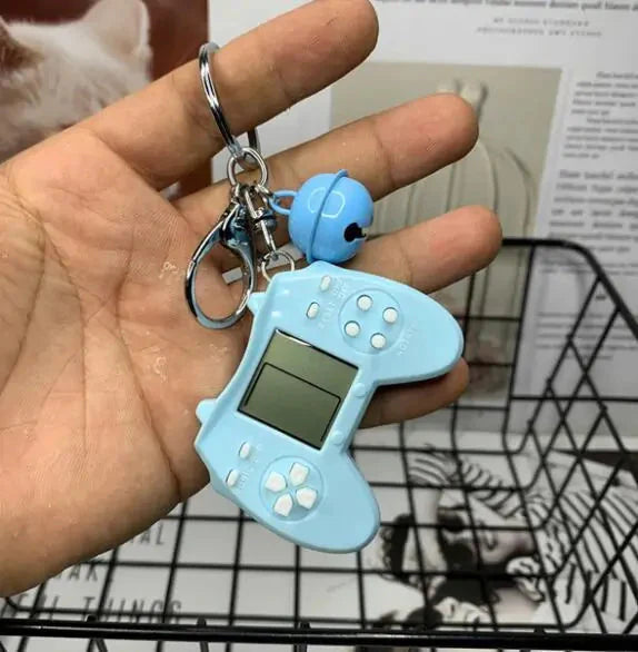 Retro Game Console Keychain Built-in 7 Games Anti Spier