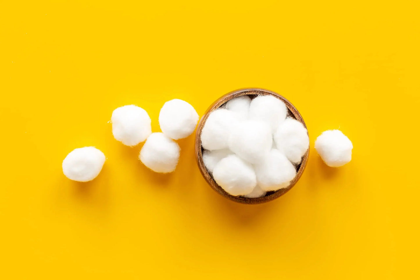 DecorRack 300 Small Cotton Balls for Make-Up, Nail Polish Removal, Pet Care, Applying Oil Lotion or Powder, Made from 100% Pure & Natural Cotton, Soft and Absorbent for Household Needs (300 Count) 300 Count Anti Spier