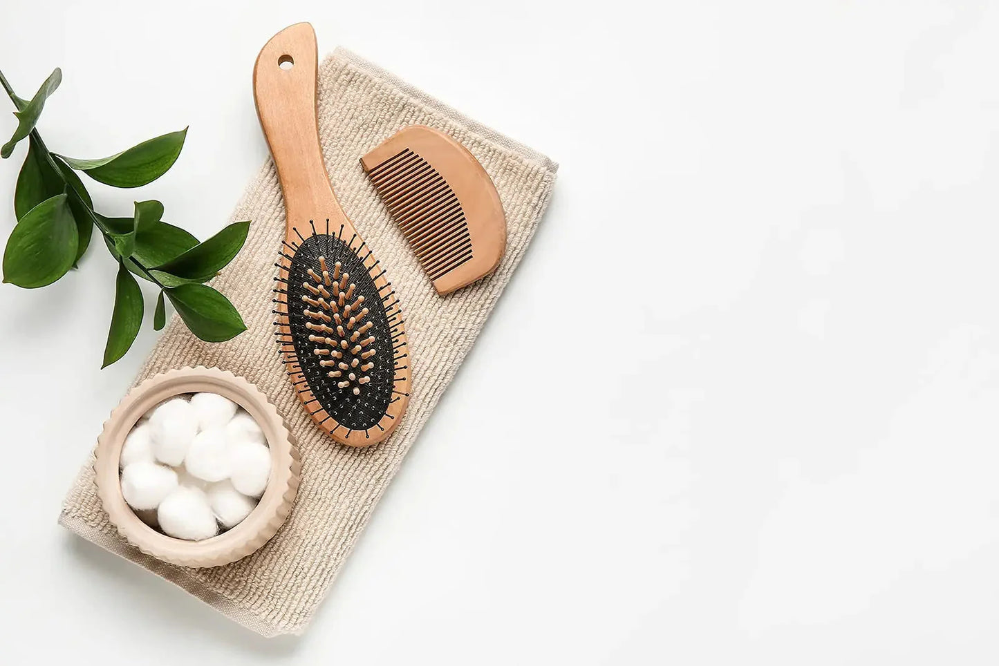 DecorRack 300 Small Cotton Balls for Make-Up, Nail Polish Removal, Pet Care, Applying Oil Lotion or Powder, Made from 100% Pure & Natural Cotton, Soft and Absorbent for Household Needs (300 Count) 300 Count Anti Spier