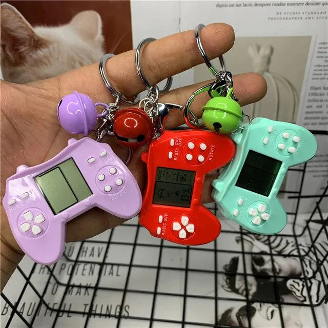 Retro Game Console Keychain Built-in 7 Games Anti Spier