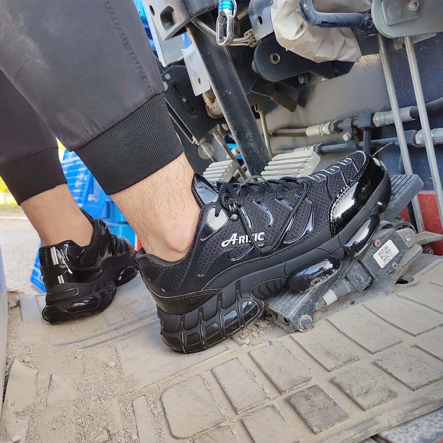 Steel Toe Shoes for Men Indestructible Work Shoes Lightweight Steel Toe Sneakers Women Non Slip Safety Shoes Puncture Proof Composite Toe Shoes Women 11 Women/9.5 Men Red Anti Spier